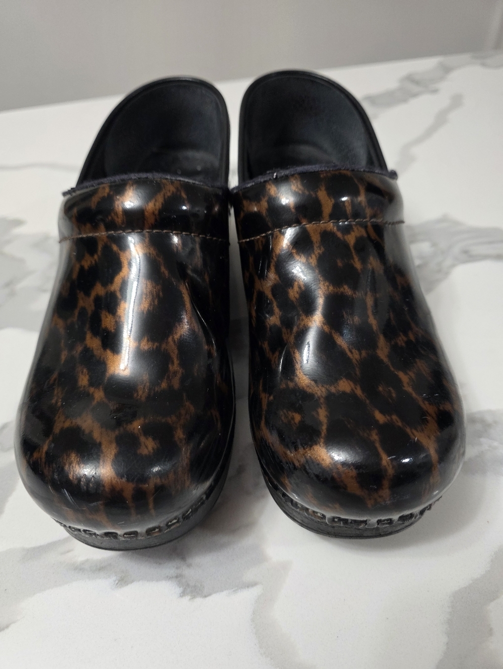 Dansko Patent Leopard Clogs Womens 39/8.5 - Picture 2 of 9